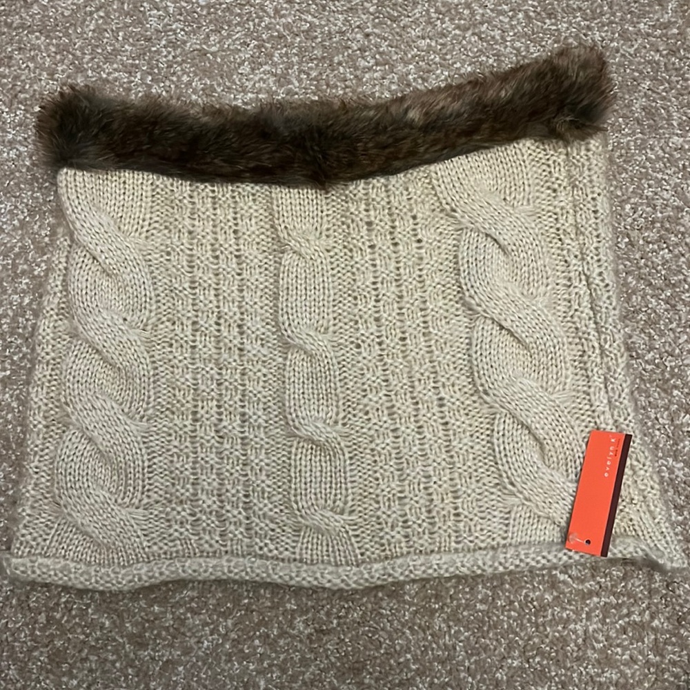 Evelyn K faux fur trimmed cable knit cowl NWT no flaws beige with brown faux fur